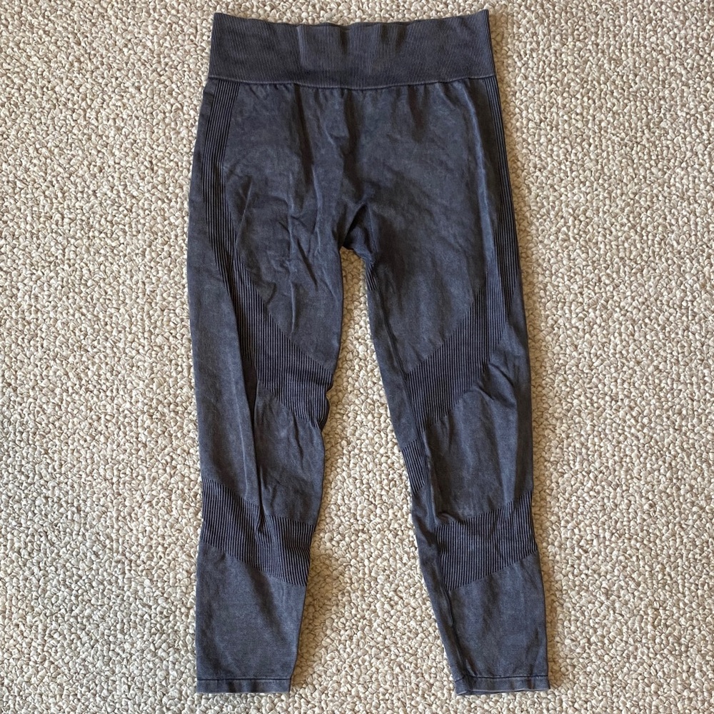 PINK Victoria's Secret Dark Gray Leggings - Picture 2 of 4